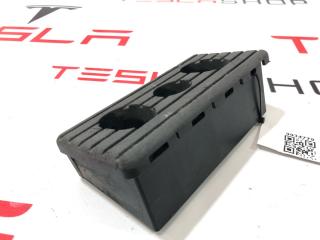 Опора под домкрат (подушка) Tesla Model X 1 поколение 2019, 1045887-00-B
