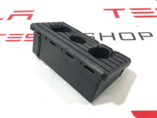 Опора под домкрат (подушка) Tesla Model X 1 поколение 2019, 1045887-00-B