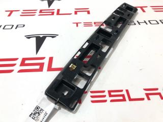 Кронштейн крепления накладки верхней дверного проема сокола Tesla Model X 1 поколение 2019, 1108819-00-B