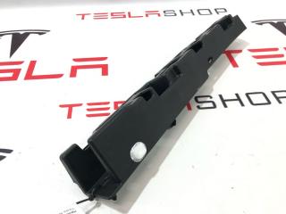 Кронштейн накладки, проема подъемной задней двери Tesla Model X 1 поколение 2019, 1059186-00-A