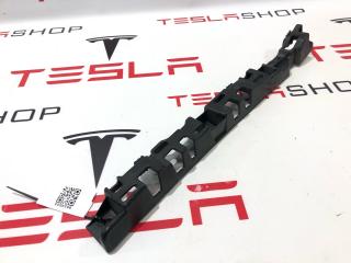 Кронштейн накладки, стойки В Tesla Model X 1 поколение 2019, 1053721-00-C