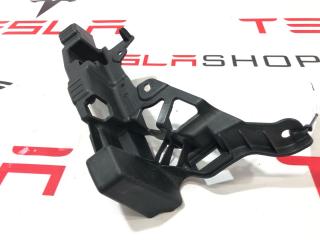 Кронштейн накладки, стойки C Tesla Model X 1 поколение 2019, 1056081-00-E, 1053724-00-A