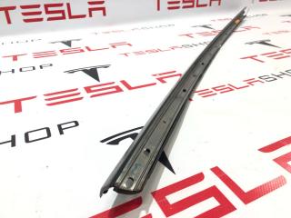 Молдинг подъемной задней двери Tesla Model X 1 поколение 2019, 1032250-00-J