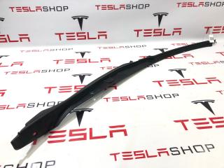 Накладка закрытия подъемной задней двери Tesla Model X 1 поколение 2019, 1041594-00-D