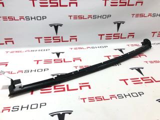 Уплотнитель стекла Tesla Model X 1 поколение 2019, 1072080-00-B, 1072080-80-D
