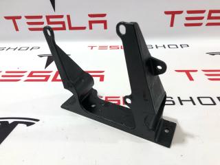 Кронштейн накладки, стойки В Tesla Model X 1 поколение 2019, 1052518-00-H