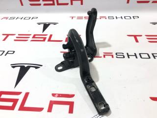Петля подъемной задней двери Tesla Model X 1 поколение 2019, 1037844-00-M