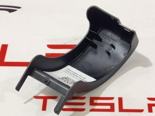 Накладка петли подъемной задней двери Tesla Model X 1 поколение 2019, 1047075-00-B