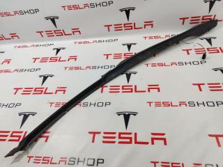 Накладка закрытия подъемной задней двери Tesla Model X 1 поколение 2019, 1037559-00-D