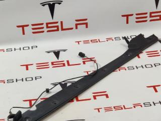 Датчик прижатия (накладка крышки багажника) Tesla Model X 1 поколение 2019, 1036579-00-C, 1056299-00-D