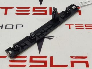 Накладка декоративная сиденья водителя Tesla Model X 1 поколение 2019, 1083459-00-A