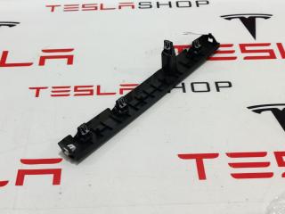 Накладка декоративная сиденья водителя Tesla Model X 1 поколение 2019, 1083459-00-A