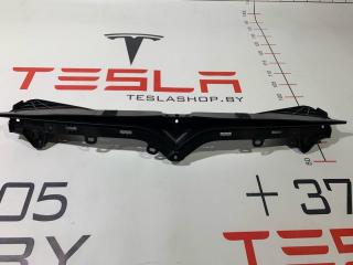 Кронштейн накладки V-образной переднего гриля хром (птички) Tesla Model S 1 поколение [рестайлинг] 2020, 1062472-00-F