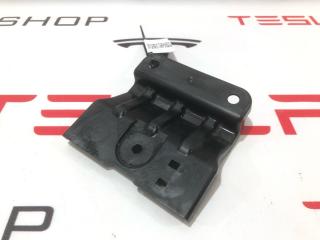 Кронштейн крепления подкапотного отсека Tesla Model Y 1 поколение 2021, 1501874-00-B