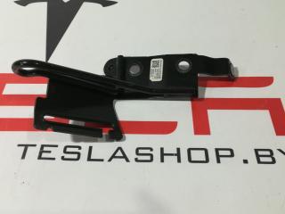 Кронштейн крепления ремня безопасности Tesla Model S 1 поколение 2014, 1005268-00-C