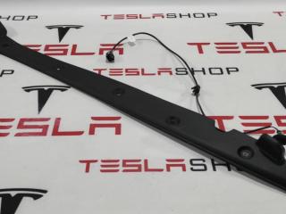 Датчик прижатия (накладка крышки багажника) Tesla Model X 1 поколение 2020, 1042393-00-C