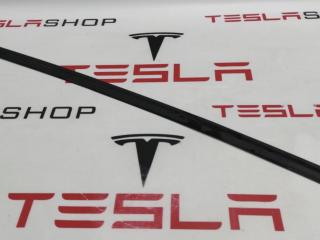 Уплотнитель подъемной задней двери Tesla Model X 1 поколение 2020, 1069003-00-C