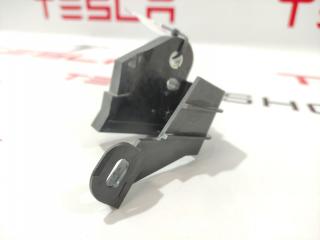 кронштейн (крепление) Tesla Model S 1 поколение [2-й рестайлинг] 2022, 1030609-00-D, 2047490013, 1420366-00-C, 2047490014