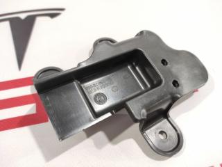 Кронштейн крепления ручки Tesla Model S 1 поколение [рестайлинг] 2020, 1008404-00-C