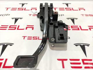 педаль тормоза Tesla Model Y 1 поколение 2021, 1118869101B
