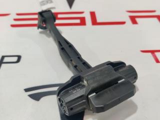 ограничитель открывания двери задней Tesla Model Y 1 поколение 2021, 1500684-00-B
