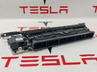 Воздуховод центральной панели Tesla Model Y 1 поколение 2021, 1083320-00-F