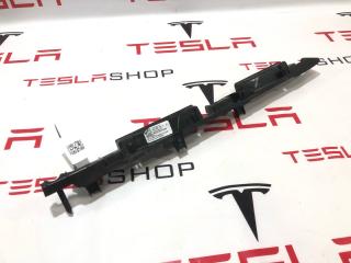Кронштейн крепления порога Tesla Model Y 1 поколение 2021, 1521705-00-A, 1494675-00-A