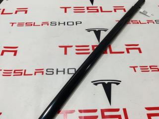 молдинг двери передней правой Tesla Model S 1 поколение [2-й рестайлинг] 2022, 1600172-00-A