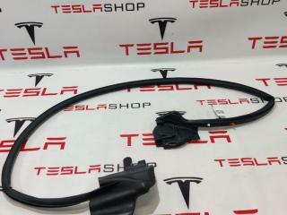 уплотнитель двери Tesla Model S 1 поколение [2-й рестайлинг] 2022, 1615099-00-B