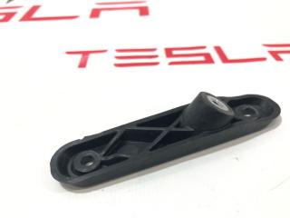 Кронштейн карты (обшивки) двери Tesla Model S 1 поколение [2-й рестайлинг] 2022, 1584751-00-A