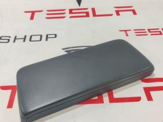 Подлокотник центральной консоли Tesla Model S 1 поколение [рестайлинг] 2018, 1024238-05-B, 1046444-22-D, 105730227