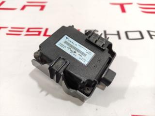 Блок Homelink Tesla Model S 1 поколение (2012 - 2016), 1005371-00-A