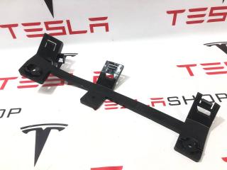 Направляющая фары Tesla Model X 1 поколение 2021, 1046959-00-F