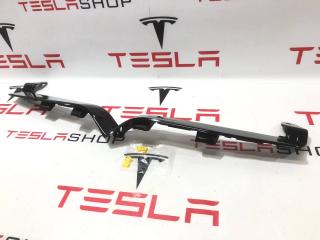 Накладка V-образная декоративная переднего гриля хром (птичка) Tesla Model S 1 поколение [2-й рестайлинг] 2022, 1611012-00-C