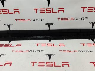 Накладка порога рокерной панели Tesla Model Y 1 поколение 2022, 1497745-00-C, 1497650-00-B