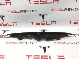 Кронштейн накладки V-образной переднего гриля хром (птички) Tesla Model S 1 поколение [2-й рестайлинг] 2022, 1611024-00-B