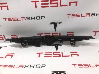 Кронштейн накладки V-образной переднего гриля хром (птички) Tesla Model S 1 поколение [2-й рестайлинг] 2022, 1611024-00-B