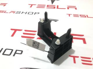 Кронштейн внутренний стойки C Tesla Model S 1 поколение [2-й рестайлинг] 2022, 1640618-00-B