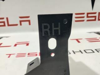 Кронштейн внутренний стойки C Tesla Model S 1 поколение [2-й рестайлинг] 2022, 1640619-00-B