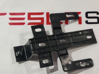 крепление проводки Tesla Model S 1 поколение [2-й рестайлинг] 2022, 1618732-00-A