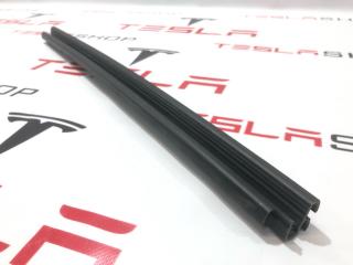 Уплотнитель стекла внутренний двери Tesla Model S 1 поколение [2-й рестайлинг] 2022, 1613732-00-A