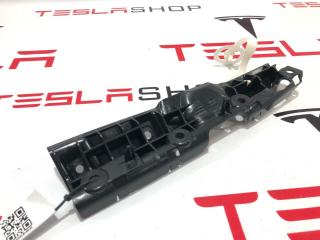 Кронштейн накладки, стойки A Tesla Model S 1 поколение [2-й рестайлинг] 2022, 1585791-00-B