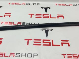 молдинг двери передней правой Tesla Model Y 1 поколение 2021, 1495711-99-B, 1495712-00-S, 1495722-00-B