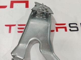 Кронштейн крепления экрана Tesla Model Y 1 поколение 2021, 1100562-00-E, 1082314-00-A