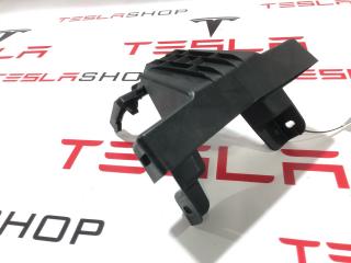 кронштейн (крепление) Tesla Model Y 1 поколение 2021, 1487799-00-B, 1507195-00-A