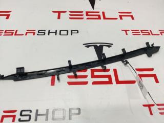 Планка центральной панели Tesla Model Y 1 поколение 2021, 1130988-00-B