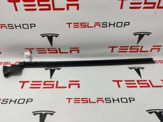 Уплотнитель стекла Tesla Model Y 1 поколение 2021, 1500062-00-C