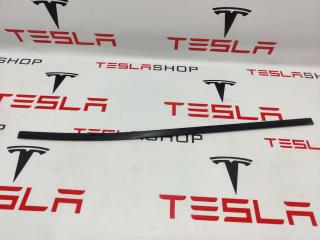 молдинг двери задней левой Rivian R1T 1 поколение 2022, PT00018092D