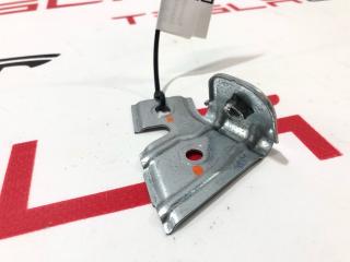 Кронштейн крепления обшивки двери Rivian R1T 1 поколение 2022, PT00239341