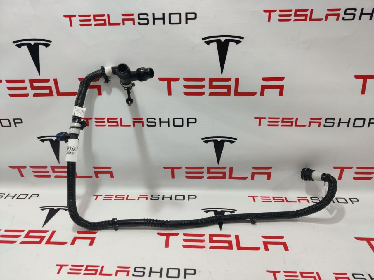 Патрубок системы охлаждения (RIVIAN R1T) Rivian R1T 1 поколение 2022, PT00061707-D - фото №1